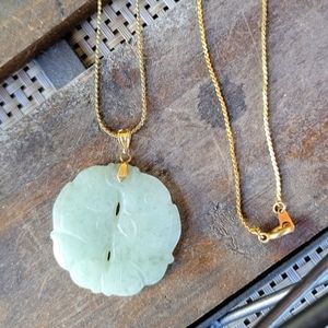 Jade pendant necklace
